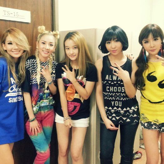 xs31XfU - 2ne1 6