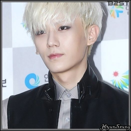 [(:] ..[se uita la Kik] ..Cineva va face greva. ..[isi ia farfuria; lingurita; mananca] ..Yum. :3. - ix __ Episodul 021 __ xi