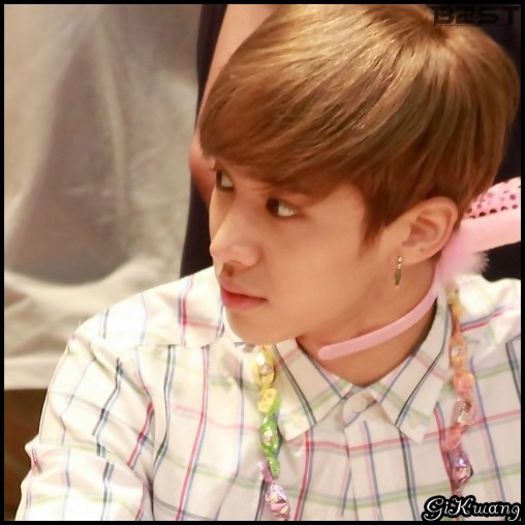 [KK] ..Mm.. [se uita la tort] ..o iau pe urmele lui Kai. Nu mersi.. nu vreau. -_- ..:) - ix __ Episodul 021 __ xi