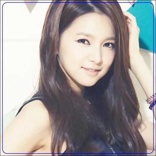 <J>. :">..[se ridica pe varfuri;il saruta pe obraz]..Printesa? ;;)..Atunci tu esti Printul meu. :) - l _ Restaurant _ l
