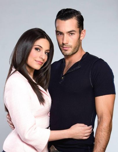 ana-brenda-contreras-aaron-diaz-1766457502