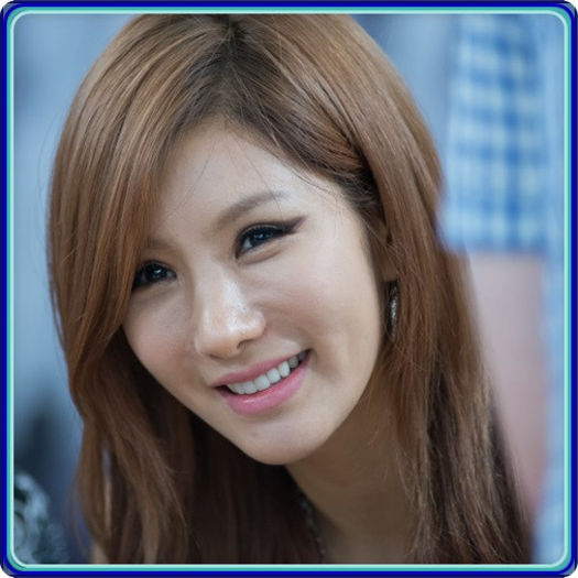 • si uita, zambeste si bucura-te alaturi de noi care iti dorim astazi LA MULTI ANI ~ ! :D