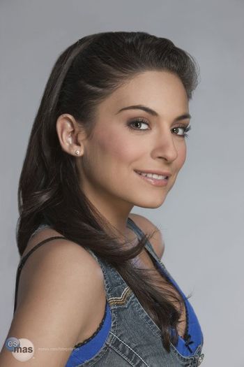 Ana Brenda Contreras 1 (1)16