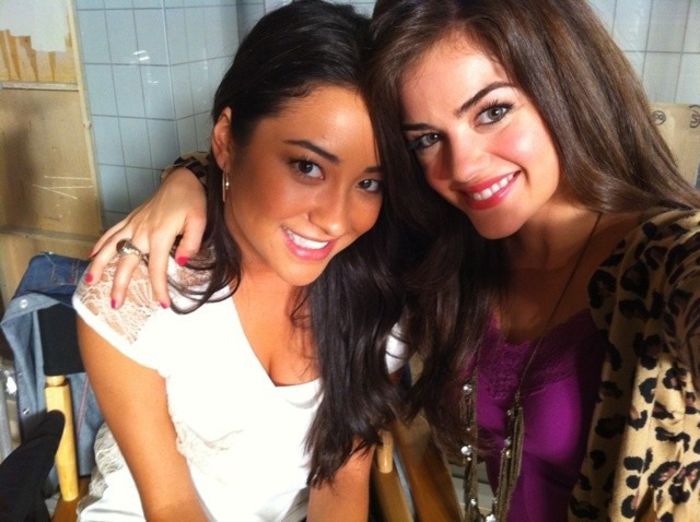 Lucy-Hale-pretty-little-liars-tv-show-15228999-640-478