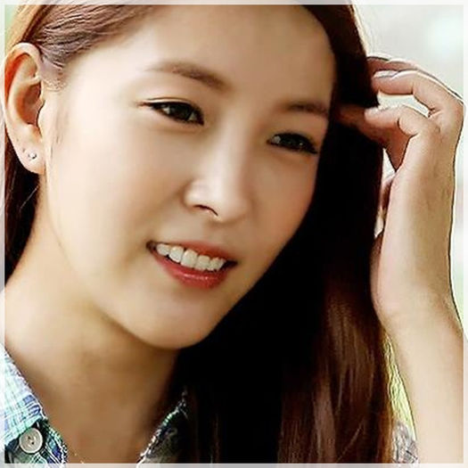 ;; [coboara cu JA|se aseaza amandoua pe canapea] Grea munca..#:-s..:))