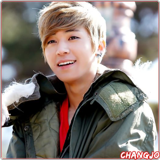 *- Noapte buna. :) [se uita la JA cu fata de catelus] Noona..ma poti ajuta..sa merg sus? :o3.