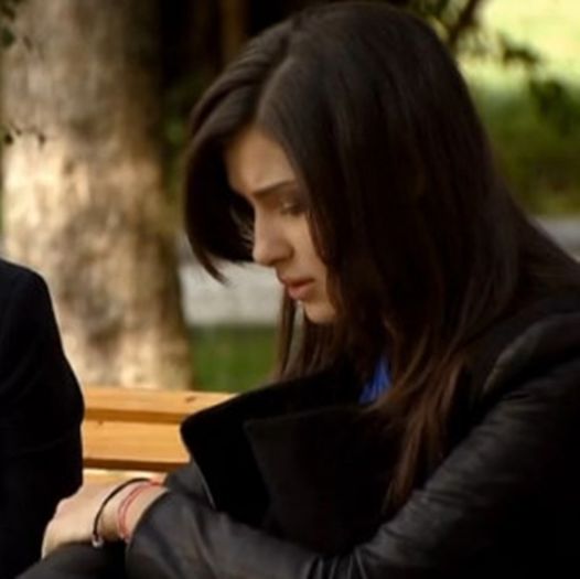 ^ îl ţine pe Vlad =)) . ^ Siigur .. auzi da şti cumva unde stă Vlaaad ? :)) #Cristi - parc - love is in the air __ XD
