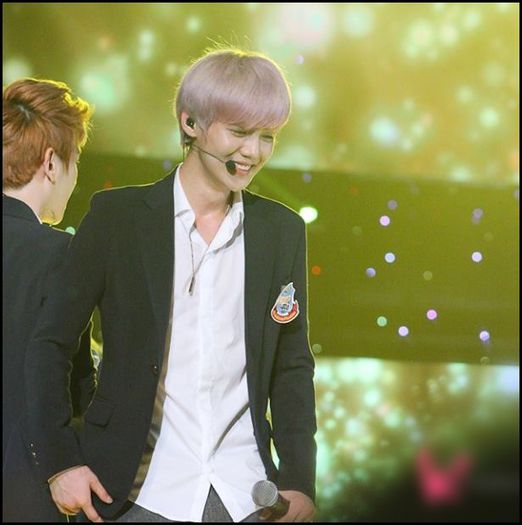 (LH) ..Sigur. :) ..[face..inimioara cu HC.:">] Woaa. a iesit bine. :x ;;)