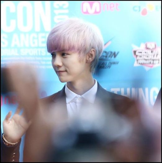 (LH) ..Sa curete, nu are decat. :))