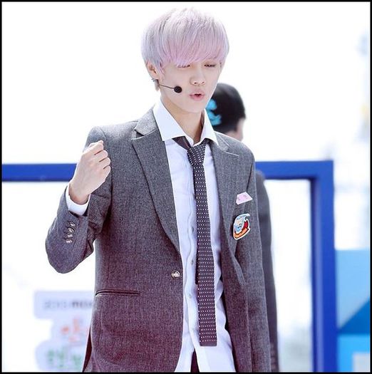 (LH) ..Probabil. :)) Henry ce insinuezi? :-w :))