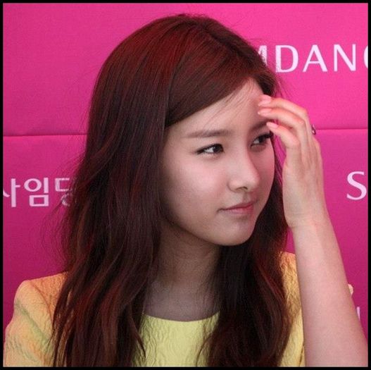 <?>. Amm :-?..Eu ma duc pana sus..-_-..:)..(ia cadourile;pleaca)