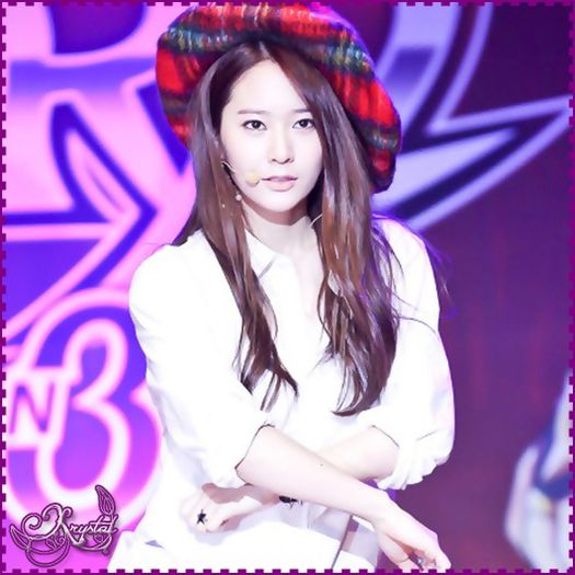 |< Oh,serios? :| De fiecare data,veneam pt tine aici..si te gaseam mereu cu cate o fata..nu ma