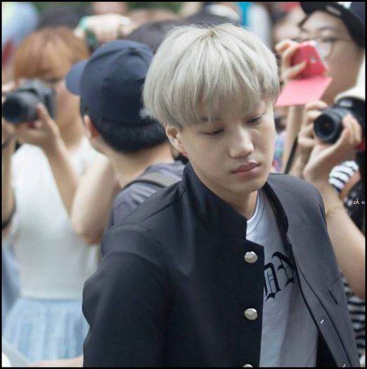 (Kai) ..[isi lipeste capusorul de al ei;tinand-o in brate] Imi pare rau. :( :-<