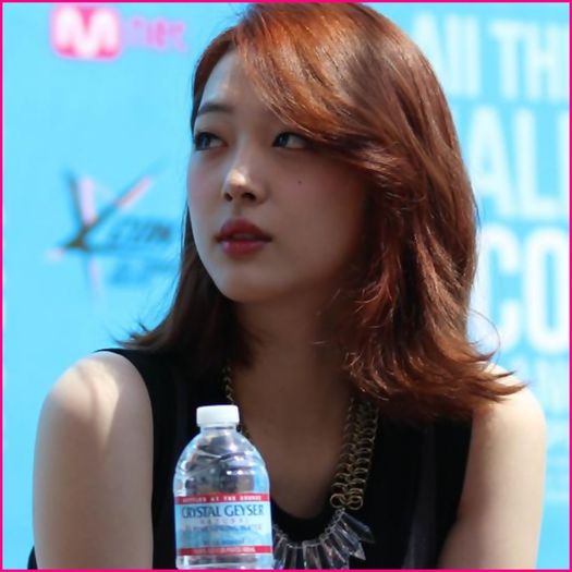 `.. [se uita la ei] Zau..daca inteleg ceva. :|.