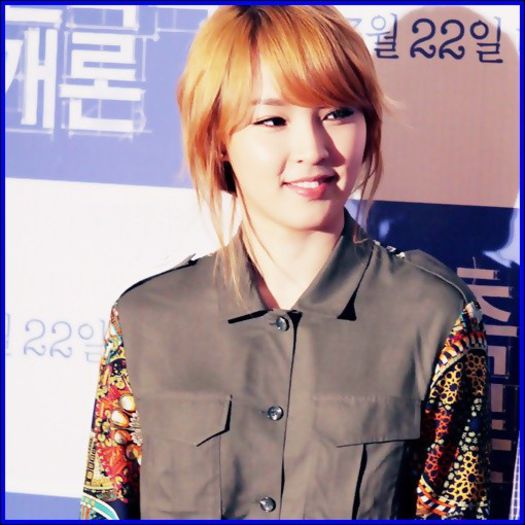 .` (coboara) Heii..Minwoo :3..(merge la el;hug;pwp; ii da o plasuta). La multi ani ! :) - ix __ Episodul 023 __ xi