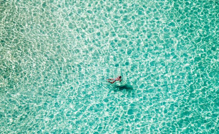 Am invatat sa inot tarziu , si acum stiu cat sa nu ma inec