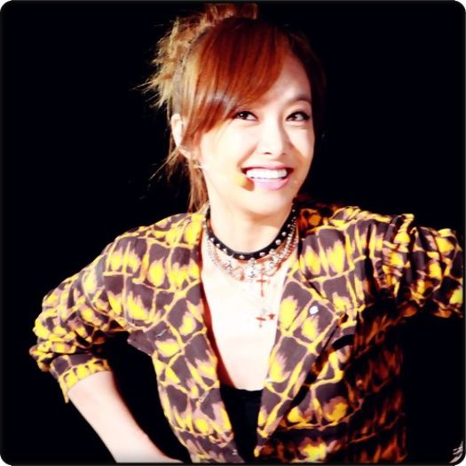 #. Mmm..`Nín hǎo! Wǒ Ha Min Woo. Wǒ jīnnián ér shǐ sān suì.` ;;).