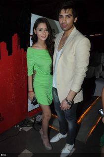 Sara-looked-gorgeous-in-a-green-outfit--and-Paras-Chhabra-was-there-complimenting - album personal paras chhabbra