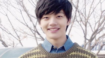 buna eu sunt Han ji woo am 16 ani