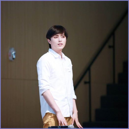 <.> Noapte buna :-h Mmm..scary maknaes.. :-s.. Bine.. ea e a 2 a ca maknae..dar nu cred ca are ceva. - ix __ Episodul 025 __ xi