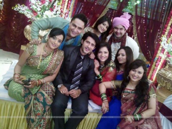 225505-ankita-lokhande-hiten-tejwni-yamini-thakur-parag-tyagi-suwati-a - Pavitra Rishta