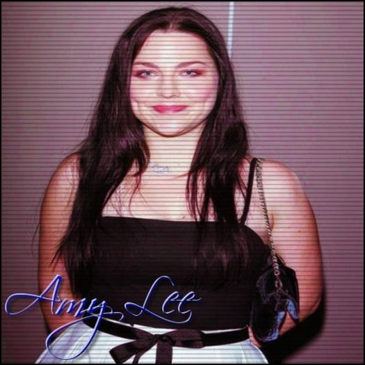 - . Day 332 . Ora 1o;27 . o8 . o9 . 2o13 . - She is totally my favorite Amy Lee