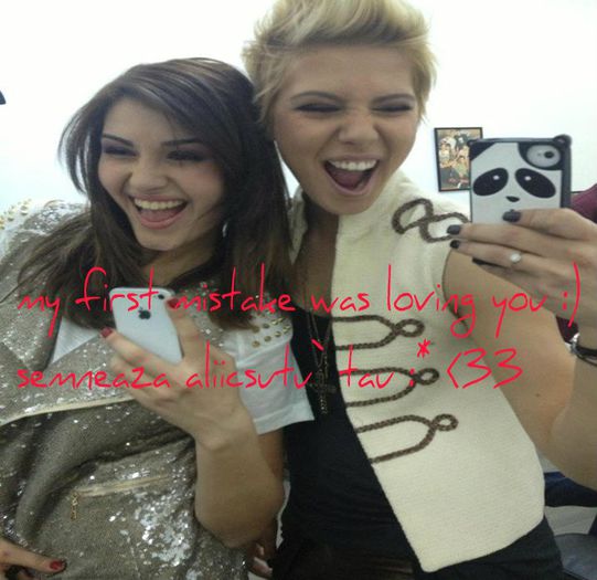 ;; mmihmm ... :) [isi freaca umerii]