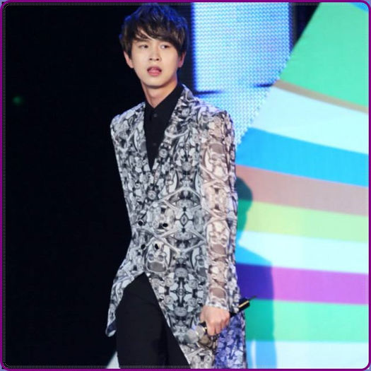 .&. Si ce daca ajunge la KwangHee? :-? .. .. :| Ri..:| Tu..:|