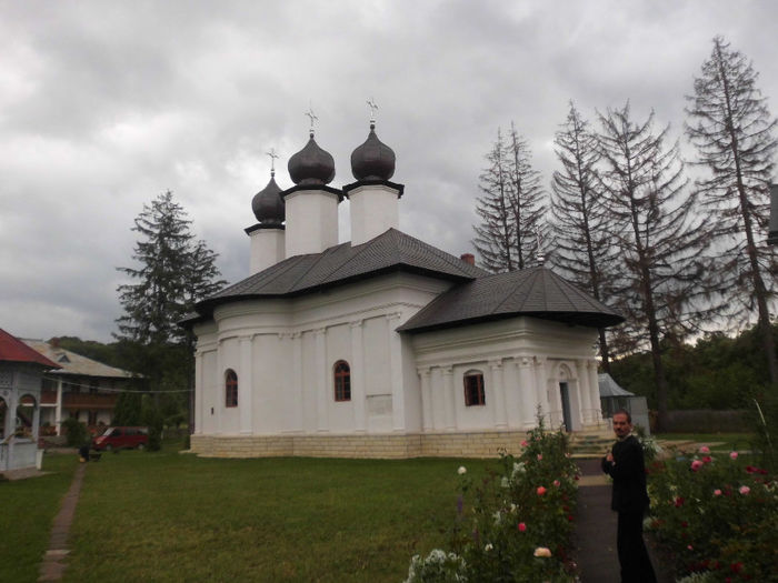 biserica mica a manastirii - La Manastirea Vorona jud Botosani