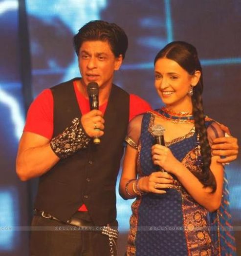 Khushi-and-Shahrukh-Khan-sanaya-irani-30380716-480-511 - Sanaya Irani