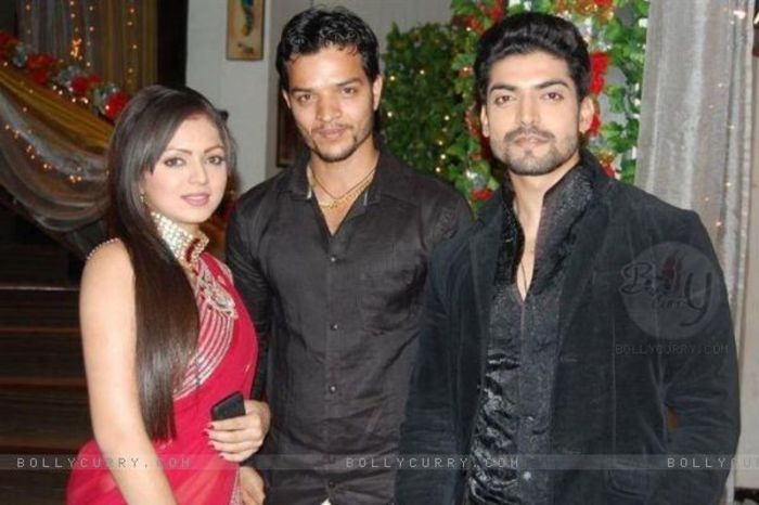 170767-drashti-and-gurmeet-with-crew-member-abhishek-of-geet - Gurmeet Choudhary