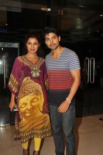 a89og6sqmw4at0b1.D.0.Gurmeet-Choudhary-with-wife-Debina-at-grand-music-launch-of-YAMLA-PAGLA-DEEWANA