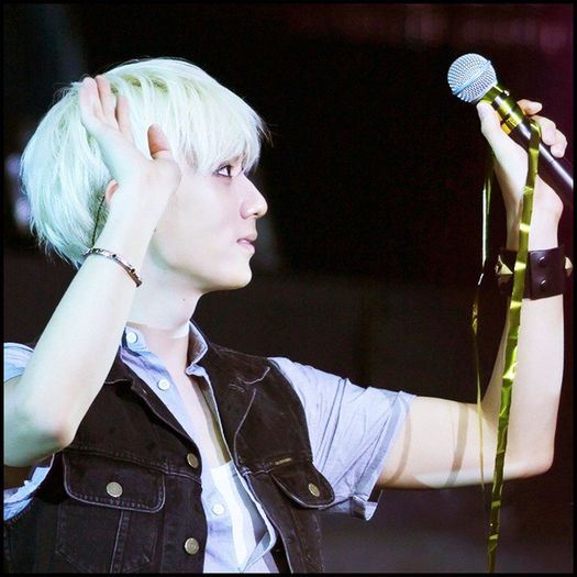 :x HyunSeung <- ♥