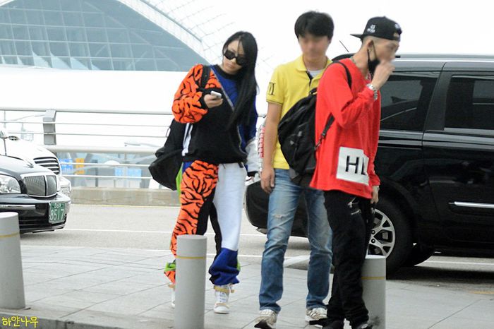 LR3Q3OU - 2ne1 7