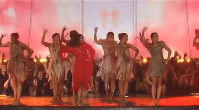 bscap0548 - xX_Come and Get It LIVE at MTV Movie Awards 2