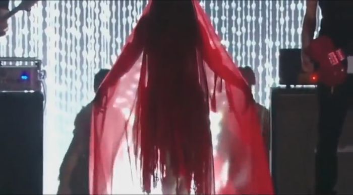 bscap0082 - xX_Come and Get It LIVE at MTV Movie Awards