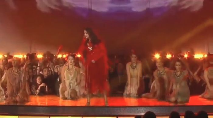 bscap0602 - xX_Come and Get It LIVE at MTV Movie Awards 2