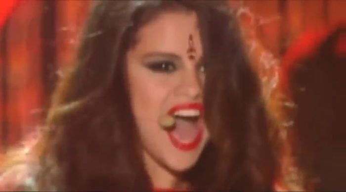 bscap0097 - xX_Come and Get It LIVE at MTV Movie Awards