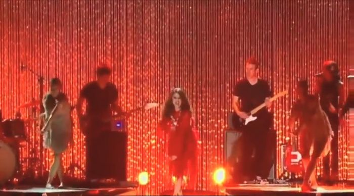 bscap0102 - xX_Come and Get It LIVE at MTV Movie Awards
