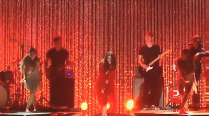 bscap0103 - xX_Come and Get It LIVE at MTV Movie Awards
