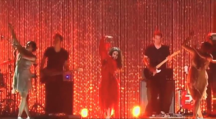 bscap0106 - xX_Come and Get It LIVE at MTV Movie Awards