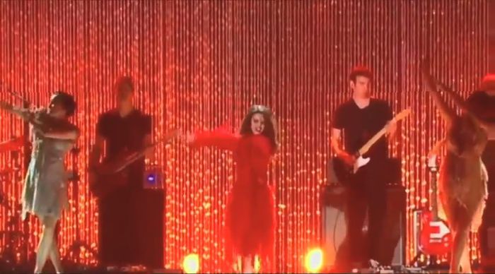 bscap0107 - xX_Come and Get It LIVE at MTV Movie Awards