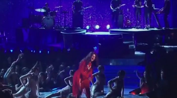 bscap0626 - xX_Come and Get It LIVE at MTV Movie Awards 2