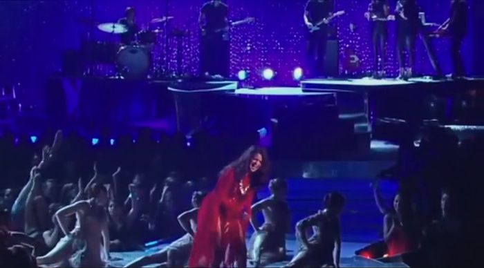 bscap0627 - xX_Come and Get It LIVE at MTV Movie Awards 2