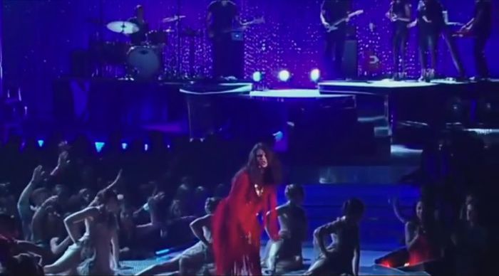 bscap0631 - xX_Come and Get It LIVE at MTV Movie Awards 2