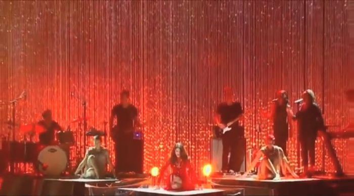 bscap0121 - xX_Come and Get It LIVE at MTV Movie Awards