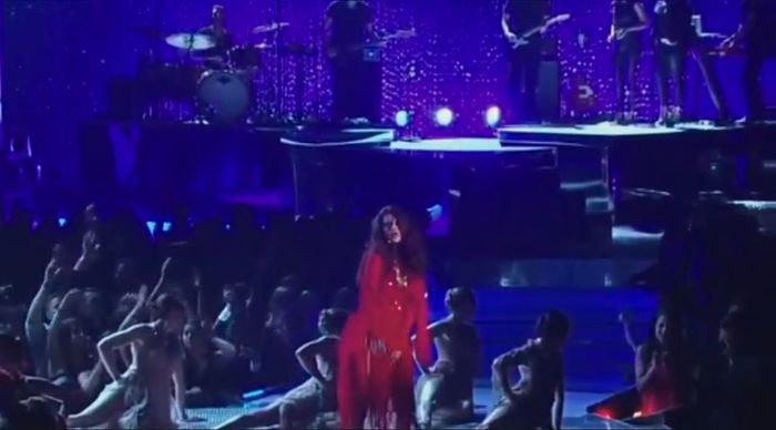bscap0632 - xX_Come and Get It LIVE at MTV Movie Awards 2