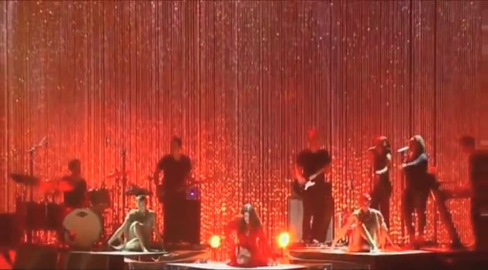 bscap0122 - xX_Come and Get It LIVE at MTV Movie Awards