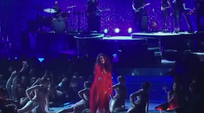 bscap0633 - xX_Come and Get It LIVE at MTV Movie Awards 2