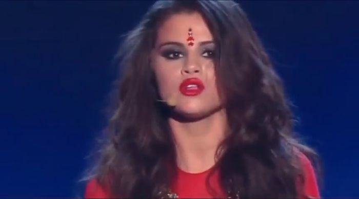 bscap0635 - xX_Come and Get It LIVE at MTV Movie Awards 2
